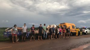 Jóvenes IERPinos limpian 7 kilómetros de una ruta en Paraguay