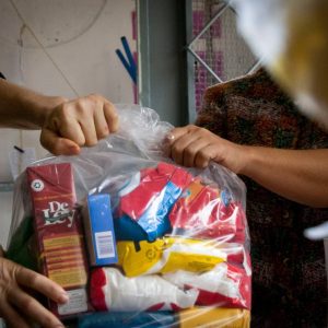 Más de 100 toneladas de alimentos distribuidos con la campaña de emergencia #EsHoraDeObrar