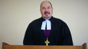 Pastor Leonardo Schindler: “Invocando la autoridad divina construyen un pensamiento fanático”