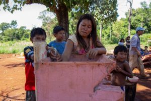 La comunidad indígena de Azul tiene luz y agua segura por primera vez en treinta años